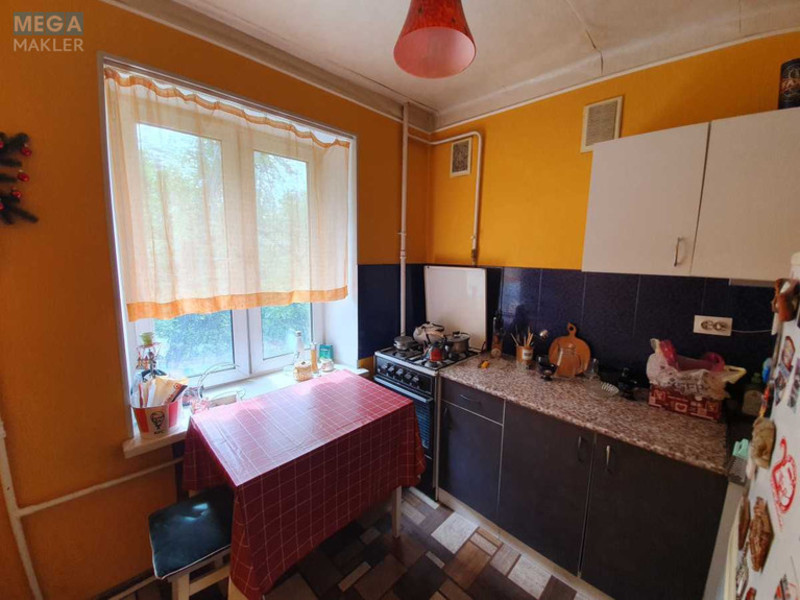 Продаж 1 кімнатної квартири (35/19/7,5), 3 пов. 5 пов. будинку, <a class="location-link" href="/kiev/" title="Недвижимость Київ">Київ</a>, <a class="location-link" href="/kiev/pecherskij/" title="Недвижимость Печерський район">Печерський р-н</a>, Дружби Народів бульв., 8 (изображение 1)