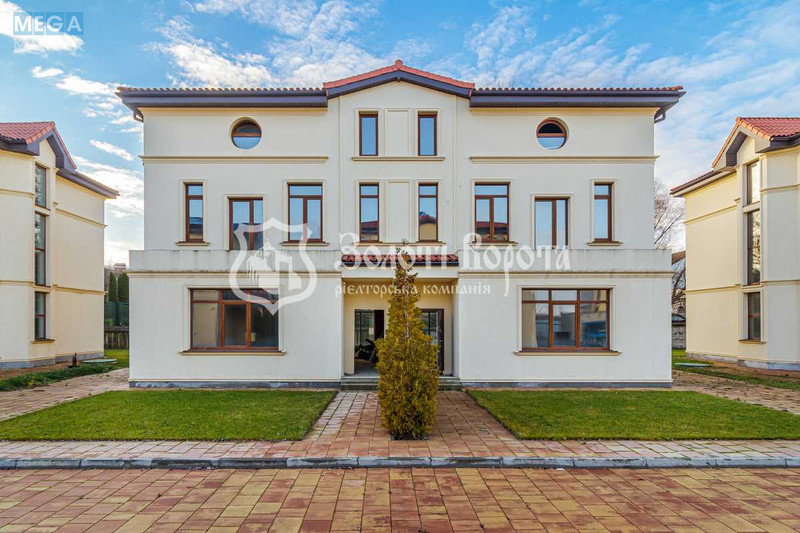 Продаж дома, 3&nbsp;поверху, 220&nbsp;кв.м, 4&nbsp;кімнати, ділянка 4&nbsp;сотки, <a class="location-link" href="/podgorcy-selo/" title="Недвижимость Підгірці">Підгірці</a>, Фонтанна вул., 1 (изображение 1)