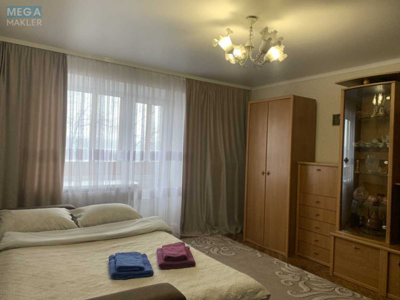 Оренда 1 кімнатної квартири, <a class="location-link" href="/kiev/" title="Недвижимость Київ">Київ</a>, <a class="location-link" href="/kiev/podolskij/" title="Недвижимость Подільський район">Подільський р-н</a>, Набережно-Хрещатицька вул., 11 (изображение 1)