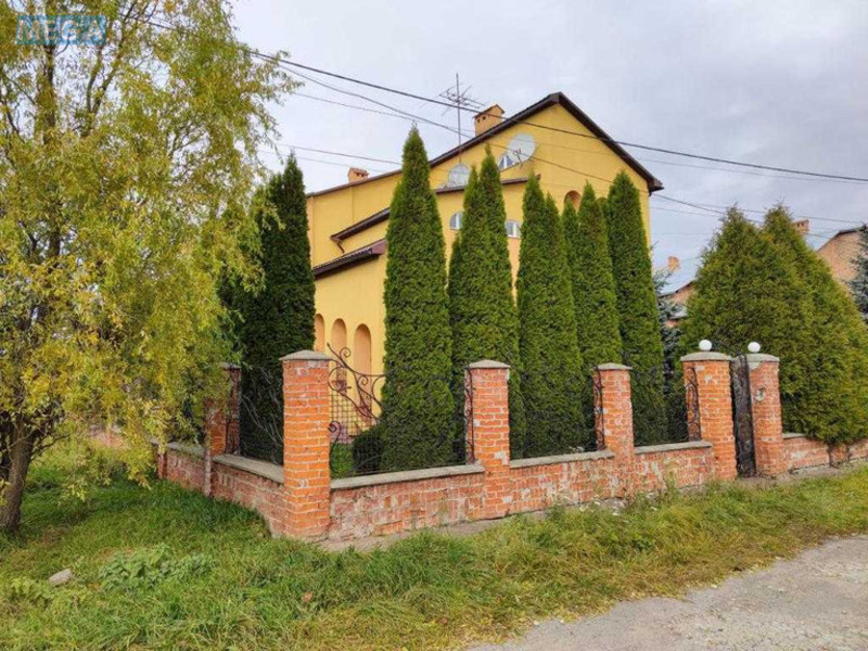 Продаж дома, 3&nbsp;поверху, 536&nbsp;кв.м, 5&nbsp;кімнат, ділянка 22&nbsp;сотки, <a class="location-link" href="/ranevichi/" title="Недвижимость Раневичі">Раневичі</a>, Садова, 1 (изображение 1)