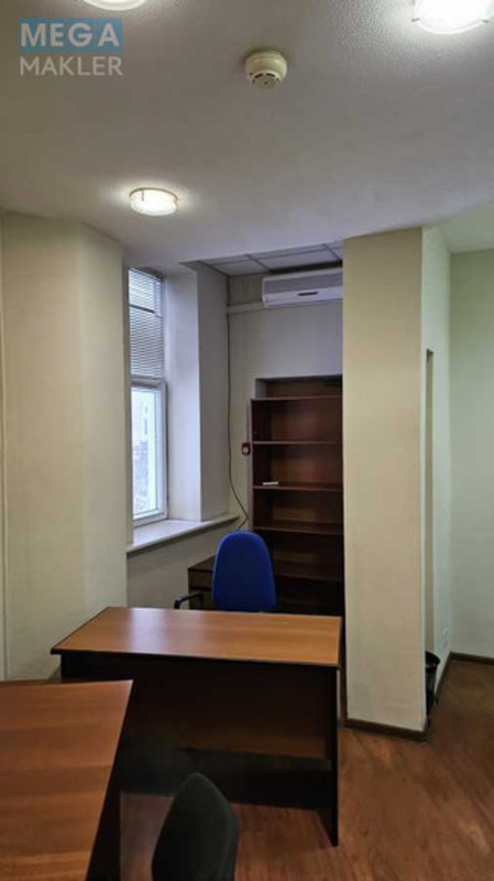 Оренда комерційної нерухомості, 15&nbsp;кв.м, под офис, <a class="location-link" href="/kiev/" title="Недвижимость Київ">Київ</a>, <a class="location-link" href="/kiev/darnickij/" title="Недвижимость Дарницький район">Дарницький р-н</a>, Михайла Гришка вул., 4 (изображение 1)