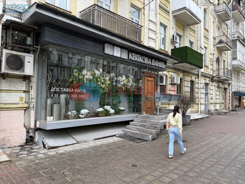 Оренда комерційної нерухомості, 86&nbsp;кв.м, под магазин, <a class="location-link" href="/kiev/" title="Недвижимость Київ">Київ</a>, <a class="location-link" href="/kiev/pecherskij/" title="Недвижимость Печерський район">Печерський р-н</a>, Саксаганського вул., 13/42 (изображение 1)