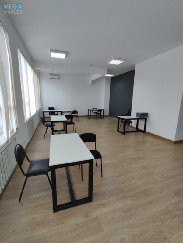 Оренда комерційної нерухомості, 70&nbsp;кв.м, под офис, <a class="location-link" href="/kiev/" title="Недвижимость Київ">Київ</a>, <a class="location-link" href="/kiev/dneprovskij/" title="Недвижимость Дніпровський район">Дніпровський р-н</a>, Евгения Сверстюка ул., 11б (изображение 1)