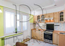 Продаж 3 кімнатної квартири (87/49/18), 10 пов. 10 пов. будинку