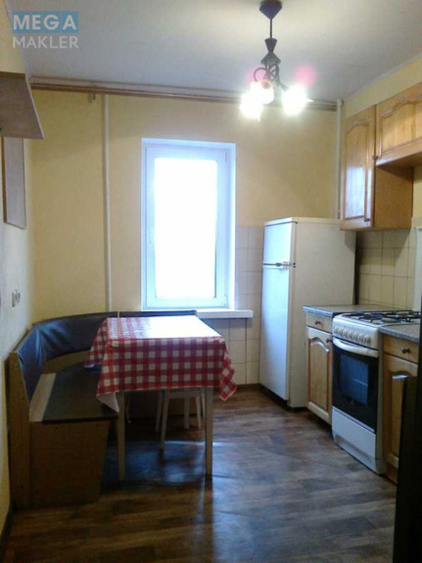 Продаж 1 кімнатної квартири (40/18/7,5), 7 пов. 10 пов. будинку, <a class="location-link" href="/kiev/" title="Недвижимость Київ">Київ</a>, <a class="location-link" href="/kiev/obolonskij/" title="Недвижимость Оболонський район">Оболонський р-н</a>, Автозаводська вул., 93 (изображение 1)