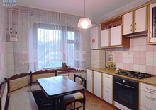 Продаж 3 кімнатної квартири (66/38/9), 8 пов. 10 пов. будинку