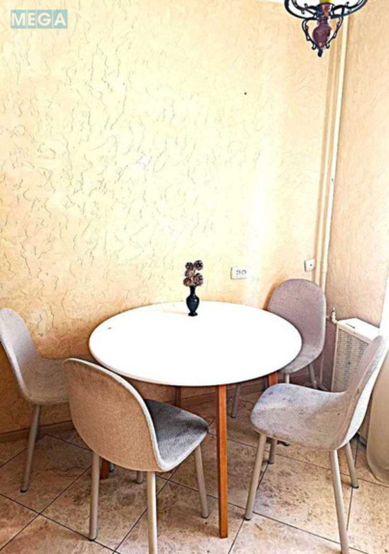 Продаж 3 кімнатної квартири (60/40/7), 2 пов. 9 пов. будинку, <a class="location-link" href="/kiev/" title="Недвижимость Київ">Київ</a>, <a class="location-link" href="/kiev/pecherskij/" title="Недвижимость Печерський район">Печерський р-н</a>, Евгения Коновальца ул., 15/1 (изображение 1)