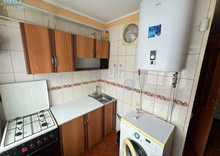 Продаж 2 кімнатної квартири (43/30/6), 1 пов. 5 пов. будинку