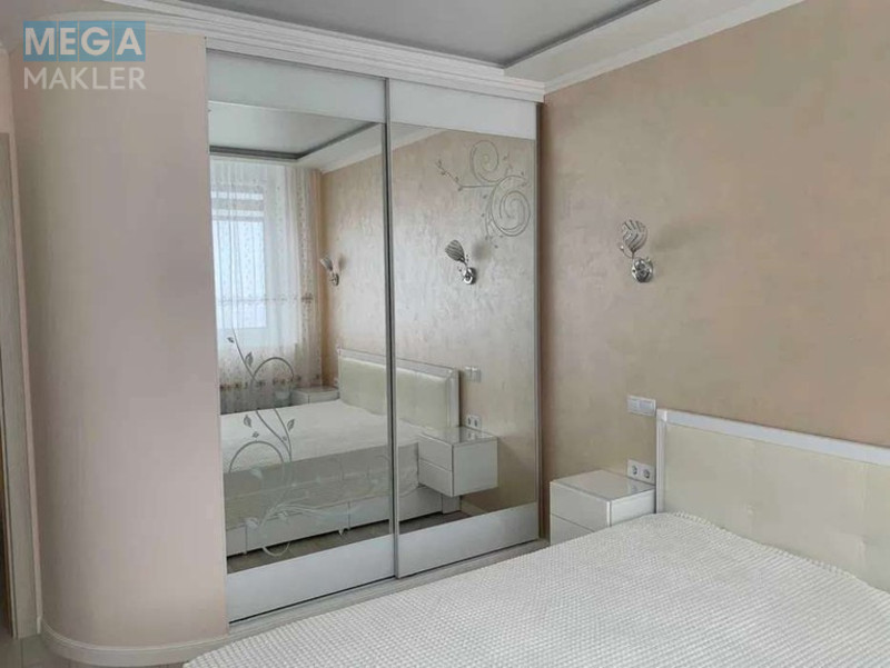 Оренда 3 кімнатної квартири, люкс, <a class="location-link" href="/kiev/" title="Недвижимость Київ">Київ</a>, <a class="location-link" href="/kiev/dneprovskij/" title="Недвижимость Дніпровський район">Дніпровський р-н</a>, пр. Соборності 30-А, ЖК  Київська Венеція ( <img src="https://megamakler.com.ua/metro/ff0000.gif" alt="" class="metro" /> м. Левобережная, 15 хв. ) (изображение 1)