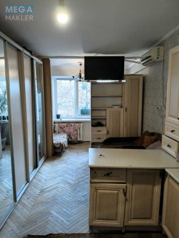 Продаж 1 кімнатної квартири (18/?/?), 5 пов. 5 пов. будинку, <a class="location-link" href="/kiev/" title="Недвижимость Київ">Київ</a>, <a class="location-link" href="/kiev/shevchenkovskij/" title="Недвижимость Шевченківський район">Шевченківський р-н</a>, Ивана Гонты ул., 9 (изображение 1)