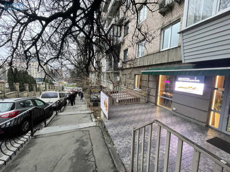 Оренда комерційної нерухомості, 50&nbsp;кв.м, <a class="location-link" href="/kiev/" title="Недвижимость Київ">Київ</a>, <a class="location-link" href="/kiev/pecherskij/" title="Недвижимость Печерський район">Печерський р-н</a>, Шовковична вул., 48 (изображение 1)