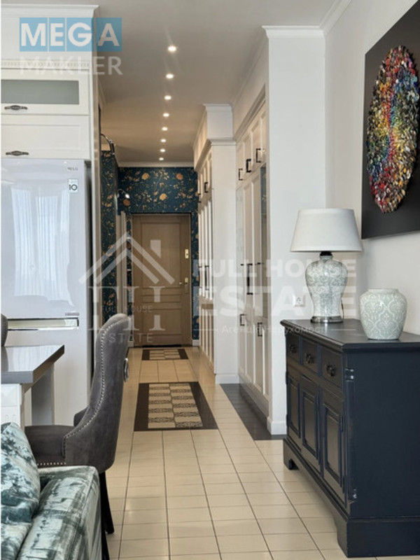 Оренда 3 кімнатної квартири, люкс, <a class="location-link" href="/kiev/" title="Недвижимость Київ">Київ</a>, <a class="location-link" href="/kiev/pecherskij/" title="Недвижимость Печерський район">Печерський р-н</a>, 37/1 Василя Тютюнника (Барбюса Анрі) вул. ( <img src="https://megamakler.com.ua/metro/0000ff.gif" alt="" class="metro" /> м. Дворец «Украина», 5 хв. ) (изображение 1)