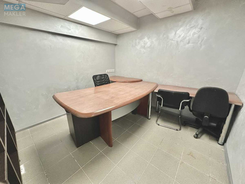 Оренда комерційної нерухомості, 12&nbsp;кв.м, под офис, <a class="location-link" href="/kiev/" title="Недвижимость Київ">Київ</a>, <a class="location-link" href="/kiev/goloseevskij/" title="Недвижимость Голосіївський район">Голосіївський р-н</a>, Саперно-Слобідська вул., 8 (изображение 1)