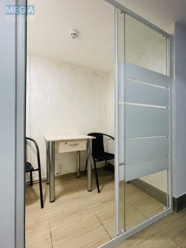 Оренда комерційної нерухомості, 10&nbsp;кв.м, <a class="location-link" href="/kiev/" title="Недвижимость Київ">Київ</a>, <a class="location-link" href="/kiev/dneprovskij/" title="Недвижимость Дніпровський район">Дніпровський р-н</a>, Раїси Окіпної вул., 8 (изображение 1)