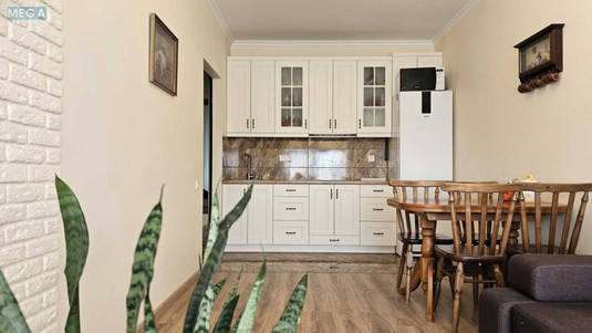 Оренда 1 кімнатної квартири, <a class="location-link" href="/kiev/" title="Недвижимость Київ">Київ</a>, <a class="location-link" href="/kiev/svyatoshinskij/" title="Недвижимость Святошинський район">Святошинський р-н</a>, Клавдіївська вул., 40в (изображение 1)