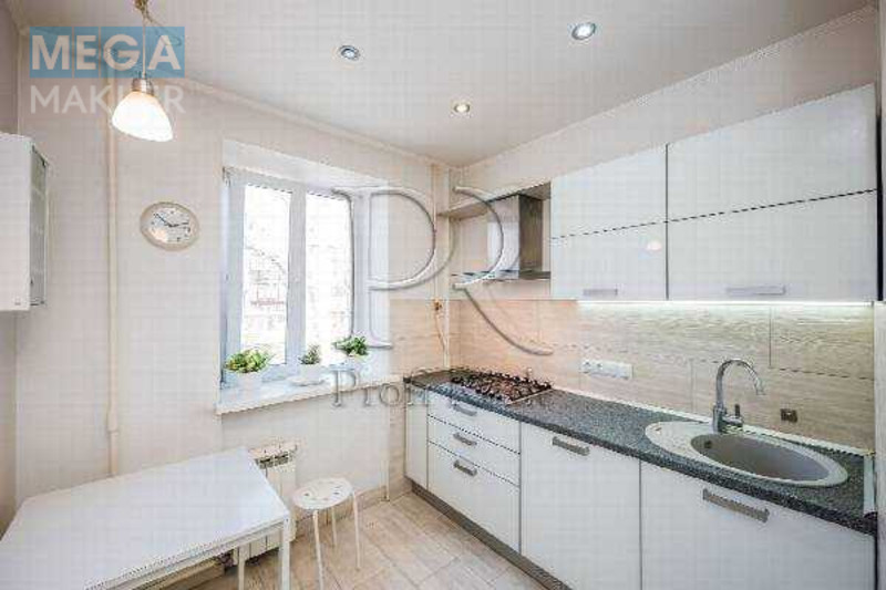 Продаж 1 кімнатної квартири (32/17/6), 4 пов. 5 пов. будинку, <a class="location-link" href="/kiev/" title="Недвижимость Київ">Київ</a>, <a class="location-link" href="/kiev/solomenskij/" title="Недвижимость Солом'янський район">Солом'янський р-н</a>, Уманська вулиця, 27 (изображение 1)