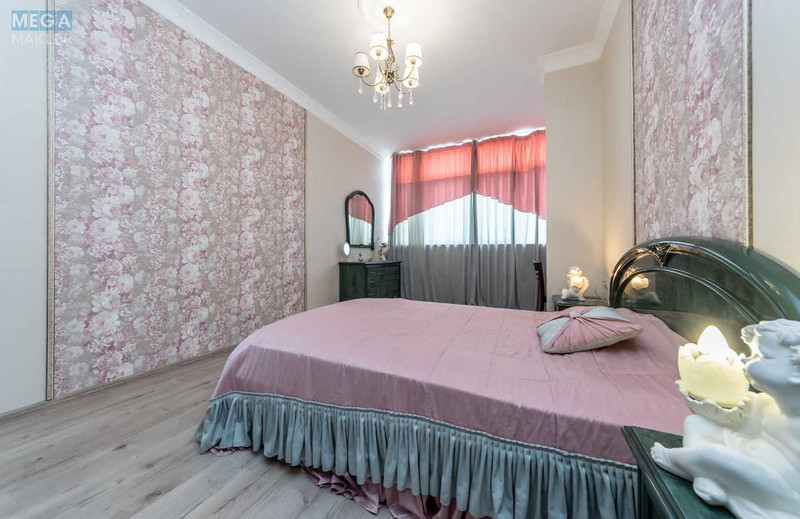 Оренда 3 кімнатної квартири, <a class="location-link" href="/kiev/" title="Недвижимость Київ">Київ</a>, <a class="location-link" href="/kiev/pecherskij/" title="Недвижимость Печерський район">Печерський р-н</a>, Євгена Коновальця вул., 36Е (изображение 1)