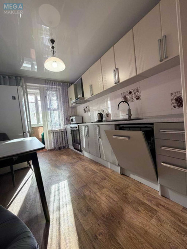 Оренда 2 кімнатної квартири, <a class="location-link" href="/kiev/" title="Недвижимость Київ">Київ</a>, <a class="location-link" href="/kiev/pecherskij/" title="Недвижимость Печерський район">Печерський р-н</a>, Старонаводницкая ул., 6 (изображение 1)