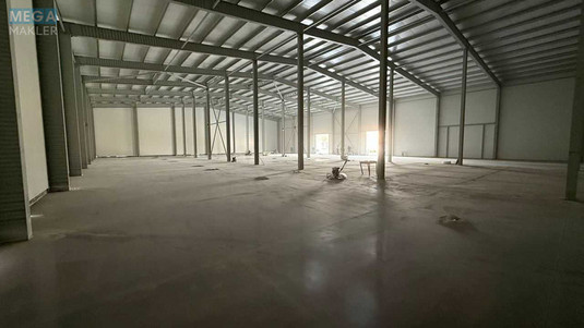 Оренда комерційної нерухомості, 2&nbsp;050&nbsp;кв.м, под склад, <a class="location-link" href="/kiev/" title="Недвижимость Київ">Київ</a>, <a class="location-link" href="/kiev/obolonskij/" title="Недвижимость Оболонський район">Оболонський р-н</a>, Куренівська вул., 1 (изображение 1)