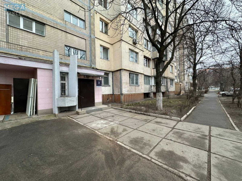 Продаж 3 кімнатної квартири (68/42/8), 1 пов. 9 пов. будинку, <a class="location-link" href="/kiev/" title="Недвижимость Київ">Київ</a>, <a class="location-link" href="/kiev/svyatoshinskij/" title="Недвижимость Святошинський район">Святошинський р-н</a>, Академіка Корольова просп., 4 (изображение 1)
