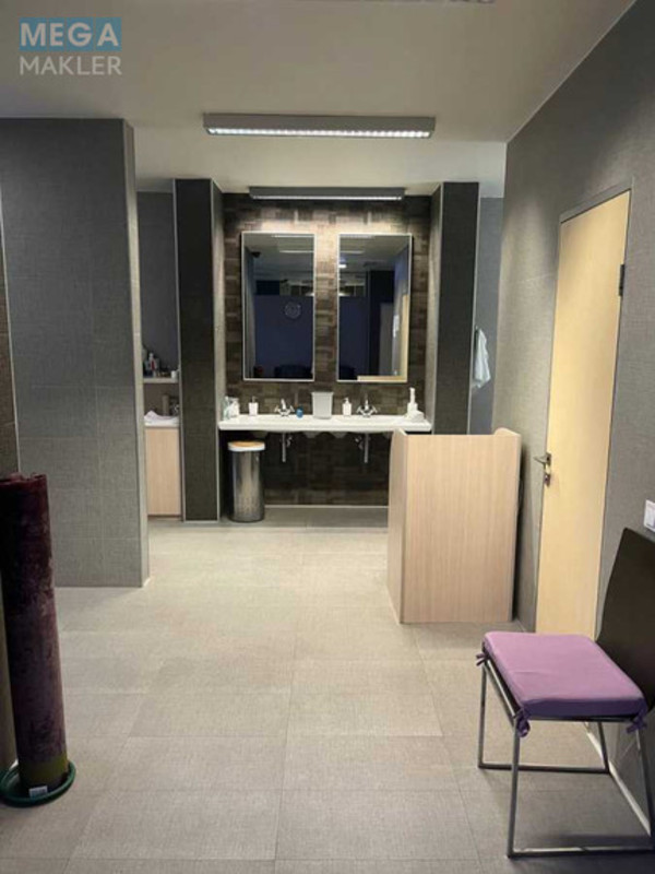 Продаж комерційної нерухомості, 68&nbsp;кв.м, <a class="location-link" href="/kiev/" title="Недвижимость Київ">Київ</a>, <a class="location-link" href="/kiev/shevchenkovskij/" title="Недвижимость Шевченківський район">Шевченківський р-н</a>, Берестейський просп., 30 (изображение 1)
