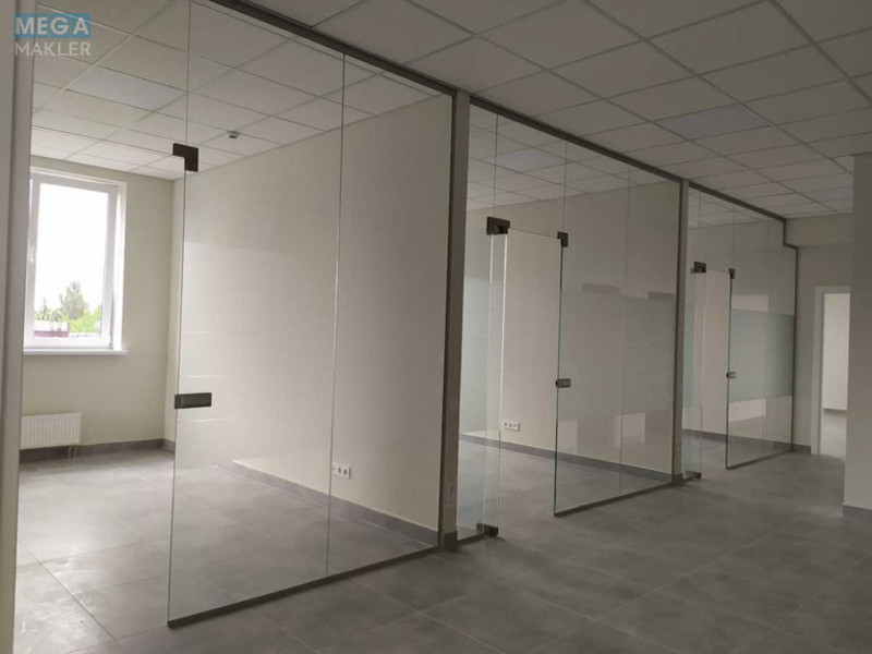 Оренда комерційної нерухомості, 214&nbsp;кв.м, под офис, <a class="location-link" href="/kiev/" title="Недвижимость Київ">Київ</a>, <a class="location-link" href="/kiev/dneprovskij/" title="Недвижимость Дніпровський район">Дніпровський р-н</a>, Уинстона Черчилля ул., 1 (изображение 1)