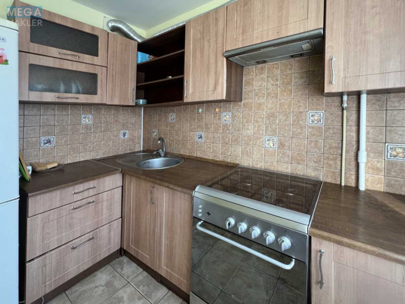 Продаж 1 кімнатної квартири (34/18/7), 3 пов. 9 пов. будинку, <a class="location-link" href="/kiev/" title="Недвижимость Київ">Київ</a>, <a class="location-link" href="/kiev/podolskij/" title="Недвижимость Подільський район">Подільський р-н</a>, Європейського Союзу просп., 64Б (изображение 1)