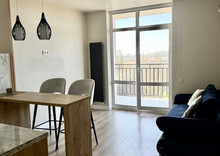 Продаж 1 кімнатної квартири (42/15/18), 8 пов. 17 пов. будинку