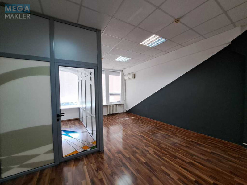Оренда комерційної нерухомості, 35&nbsp;кв.м, под офис, <a class="location-link" href="/kiev/" title="Недвижимость Київ">Київ</a>, <a class="location-link" href="/kiev/dneprovskij/" title="Недвижимость Дніпровський район">Дніпровський р-н</a>, Евгения Сверстюка ул., 11Б (изображение 1)