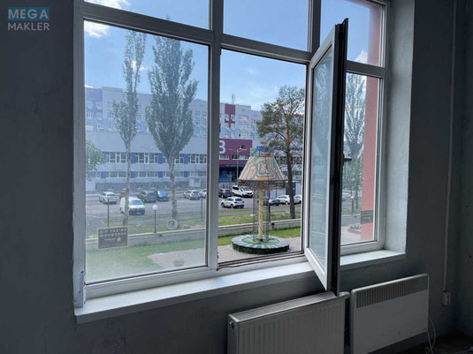 Оренда комерційної нерухомості, 75&nbsp;кв.м, под офис, <a class="location-link" href="/kiev/" title="Недвижимость Київ">Київ</a>, <a class="location-link" href="/kiev/dneprovskij/" title="Недвижимость Дніпровський район">Дніпровський р-н</a>, Запорожця вул., 26а (изображение 1)