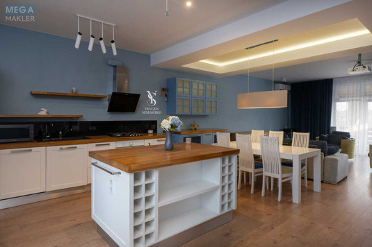 Продаж дома, 3&nbsp;поверху, 218,50&nbsp;кв.м, 5&nbsp;кімнат, ділянка 1,50&nbsp;сотка, <a class="location-link" href="/lesniki-selo/" title="Недвижимость Лісники">Лісники</a>, Погребного (изображение 1)