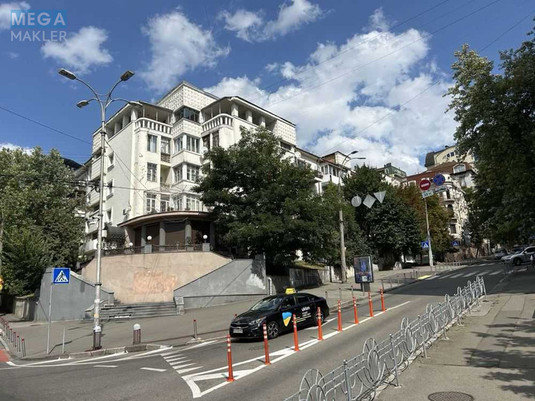 Продаж 2 кімнатної квартири (54/?/7), 3 пов. 4 пов. будинку, <a class="location-link" href="/kiev/" title="Недвижимость Київ">Київ</a>, <a class="location-link" href="/kiev/pecherskij/" title="Недвижимость Печерський район">Печерський р-н</a>, Круглоуніверситетська вул., 2/1 (изображение 1)