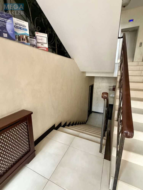 Продаж комерційної нерухомості, 74&nbsp;кв.м, под офис, <a class="location-link" href="/kiev/" title="Недвижимость Київ">Київ</a>, <a class="location-link" href="/kiev/shevchenkovskij/" title="Недвижимость Шевченківський район">Шевченківський р-н</a>, Глубочицкая ул., 40 (изображение 1)