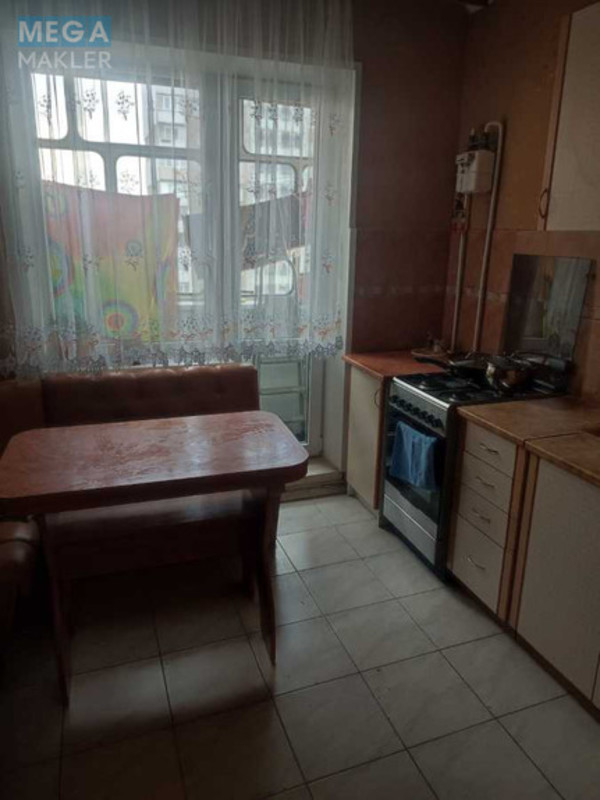 Оренда 1 кімнатної квартири, <a class="location-link" href="/kiev/" title="Недвижимость Київ">Київ</a>, <a class="location-link" href="/kiev/podolskij/" title="Недвижимость Подільський район">Подільський р-н</a>, Свободи просп., 1А (изображение 1)