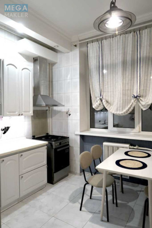 Оренда 3 кімнатної квартири, <a class="location-link" href="/kiev/" title="Недвижимость Київ">Київ</a>, <a class="location-link" href="/kiev/pecherskij/" title="Недвижимость Печерський район">Печерський р-н</a>, Михайла Бойчука вул., 4 (изображение 1)