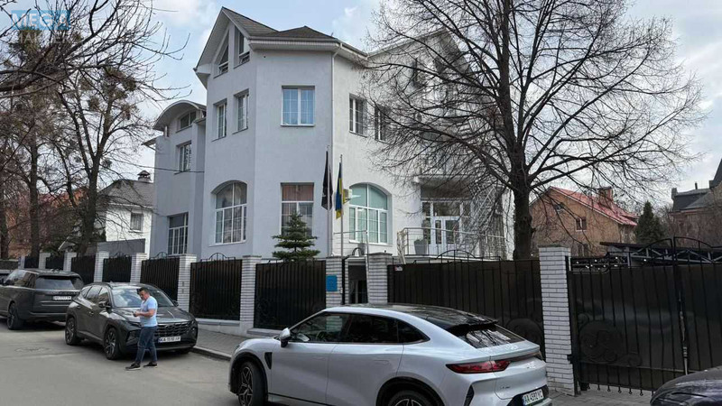 Продаж окремої будівлі/побудови, 850&nbsp;кв.м, <a class="location-link" href="/kiev/" title="Недвижимость Київ">Київ</a>, <a class="location-link" href="/kiev/pecherskij/" title="Недвижимость Печерський район">Печерський р-н</a>, Старонаводницька вул., 4в (изображение 1)