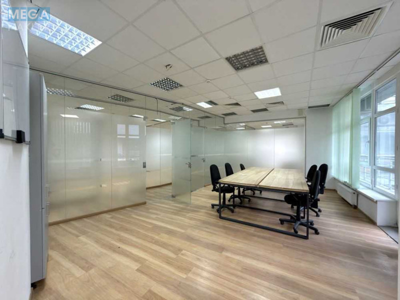 Оренда комерційної нерухомості, 400&nbsp;кв.м, под офис, <a class="location-link" href="/kiev/" title="Недвижимость Київ">Київ</a>, <a class="location-link" href="/kiev/pecherskij/" title="Недвижимость Печерський район">Печерський р-н</a>, Евгения Коновальца ул., 36Д (изображение 1)