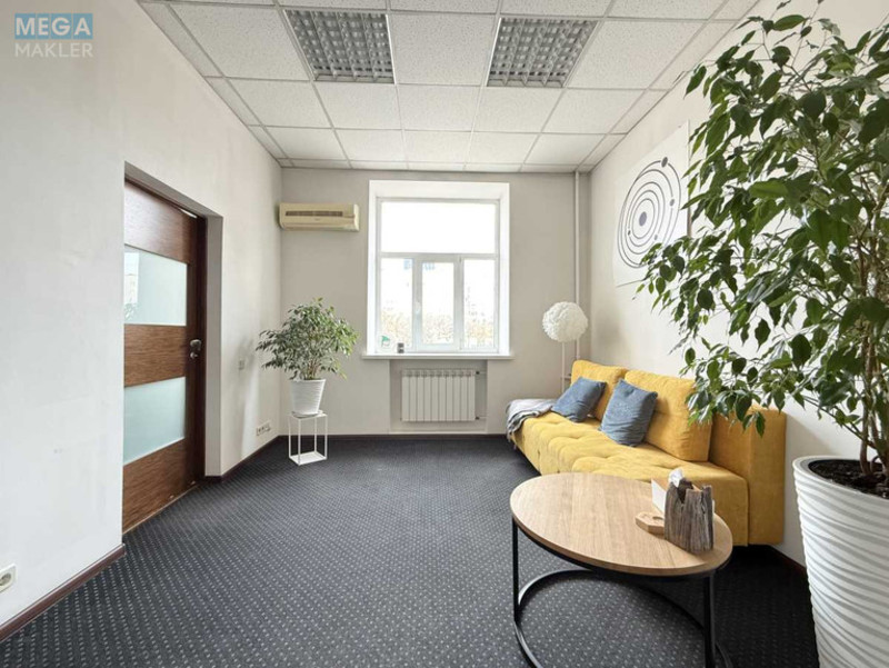 Продаж 3 кімнатної квартири (74/52/7,3), 3 пов. 5 пов. будинку, <a class="location-link" href="/kiev/" title="Недвижимость Київ">Київ</a>, <a class="location-link" href="/kiev/pecherskij/" title="Недвижимость Печерський район">Печерський р-н</a>, Велика Васильківська вул., 126 (изображение 1)