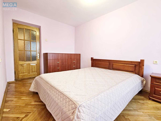 Оренда 3 кімнатної квартири, <a class="location-link" href="/kiev/" title="Недвижимость Київ">Київ</a>, <a class="location-link" href="/kiev/goloseevskij/" title="Недвижимость Голосіївський район">Голосіївський р-н</a>, Валерія Лобановського просп., 128 (изображение 1)