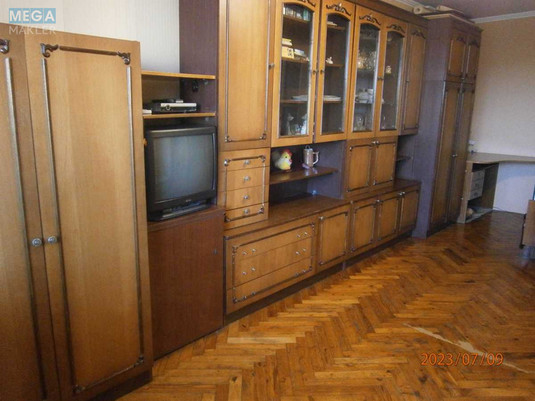 Оренда кімнати (підселення), <a class="location-link" href="/kiev/" title="Недвижимость Київ">Київ</a>, <a class="location-link" href="/kiev/svyatoshinskij/" title="Недвижимость Святошинський район">Святошинський р-н</a>, Василя Стуса вул., 2 (изображение 1)