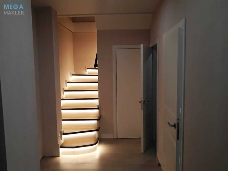 Продаж 4 кімнатної квартири (142/80/30), 9 пов. 10 пов. будинку, <a class="location-link" href="/kiev/" title="Недвижимость Київ">Київ</a>, <a class="location-link" href="/kiev/goloseevskij/" title="Недвижимость Голосіївський район">Голосіївський р-н</a>, Метрологическая ул., 15а (изображение 1)