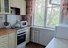 Продаж 2 кімнатної квартири (45/30/6), 4 пов. 5 пов. будинку