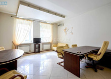 Продаж 2 кімнатної квартири (60/45/5), 1 пов. 5 пов. будинку