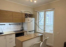 Продаж 1 кімнатної квартири (42/18/10), 15 пов. 25 пов. будинку