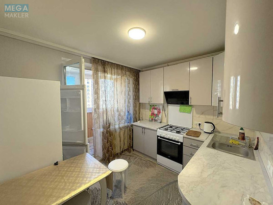 Оренда 1 кімнатної квартири, <a class="location-link" href="/kiev/" title="Недвижимость Київ">Київ</a>, <a class="location-link" href="/kiev/solomenskij/" title="Недвижимость Солом'янський район">Солом'янський р-н</a>, Металістів пров., 1 (изображение 1)