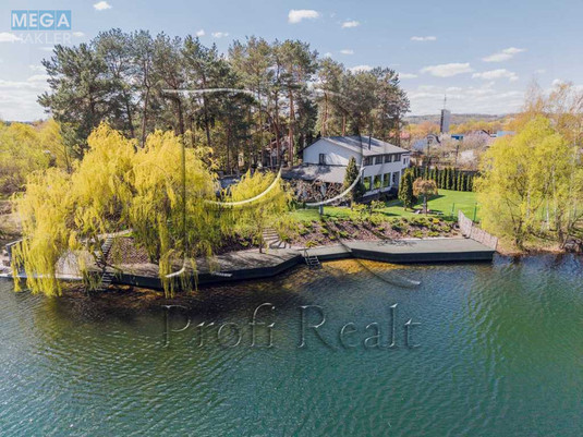 Продаж дома, 2&nbsp;поверху, 368&nbsp;кв.м, 7&nbsp;кімнат, ділянка 14&nbsp;соток, <a class="location-link" href="/podgorcy-selo/" title="Недвижимость Підгірці">Підгірці</a>, Озерна вулиця (изображение 1)