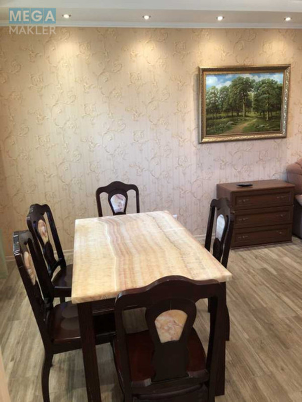 Оренда 3 кімнатної квартири, <a class="location-link" href="/kiev/" title="Недвижимость Київ">Київ</a>, <a class="location-link" href="/kiev/svyatoshinskij/" title="Недвижимость Святошинський район">Святошинський р-н</a>, Генерала Наумова ул., 66 (изображение 1)