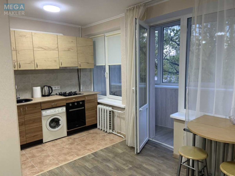 Оренда 1 кімнатної квартири, <a class="location-link" href="/kiev/" title="Недвижимость Київ">Київ</a>, <a class="location-link" href="/kiev/svyatoshinskij/" title="Недвижимость Святошинський район">Святошинський р-н</a>, Львівська вул., 7/9 (изображение 1)
