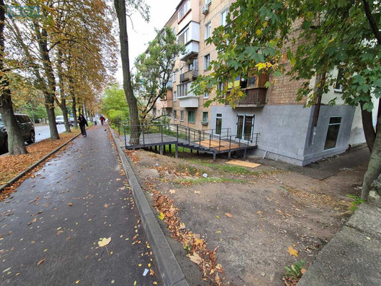 Оренда комерційної нерухомості, 50&nbsp;кв.м, под магазин, <a class="location-link" href="/kiev/" title="Недвижимость Київ">Київ</a>, <a class="location-link" href="/kiev/podolskij/" title="Недвижимость Подільський район">Подільський р-н</a>, Червонопільська вул., 13/16 (изображение 1)