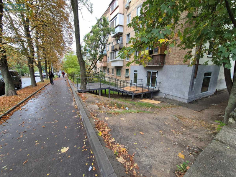 Продаж комерційної нерухомості, 50&nbsp;кв.м, под магазин, <a class="location-link" href="/kiev/" title="Недвижимость Київ">Київ</a>, <a class="location-link" href="/kiev/podolskij/" title="Недвижимость Подільський район">Подільський р-н</a>, Червонопільська вул., 13/16 (изображение 1)